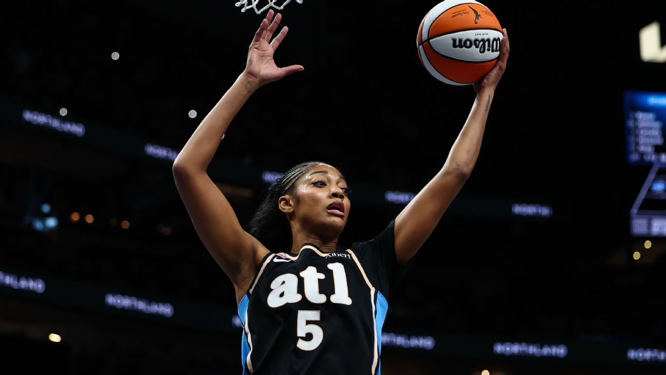 Angel Reese merayakan pencapaian 1000 rebound di WNBA