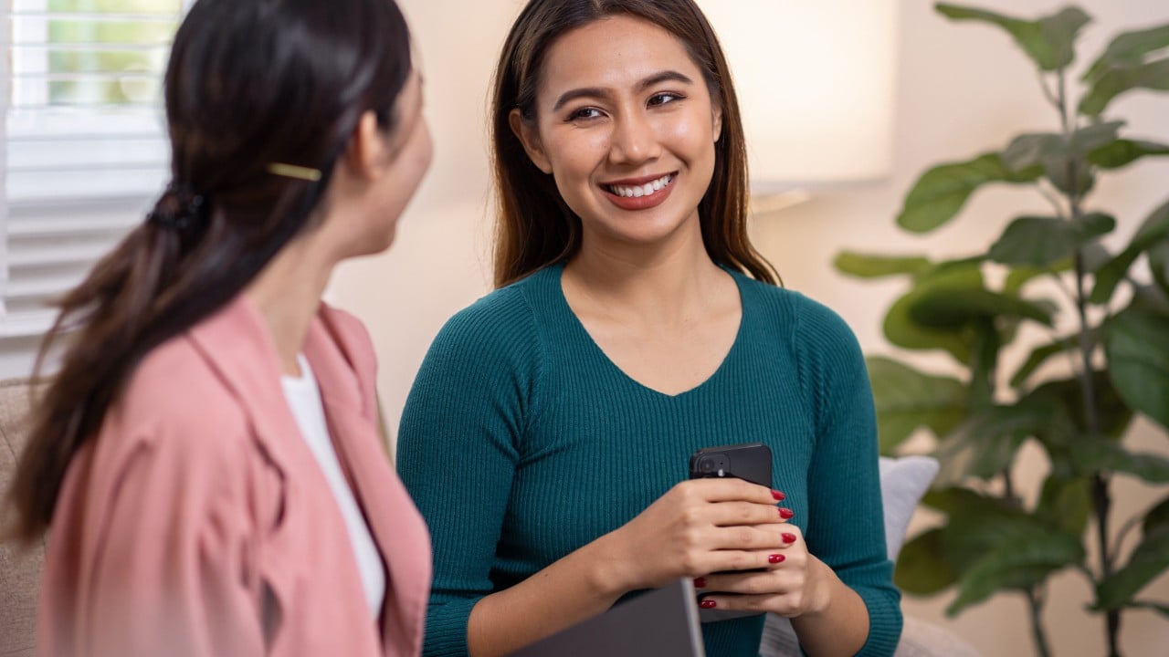 Wanita dewasa Cina berbagi pengalaman hidup untuk generasi muda
