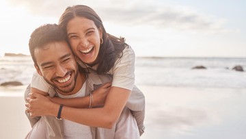 Ilustrasi slow burn relationship yang menunjukkan pertumbuhan hubungan yang sehat