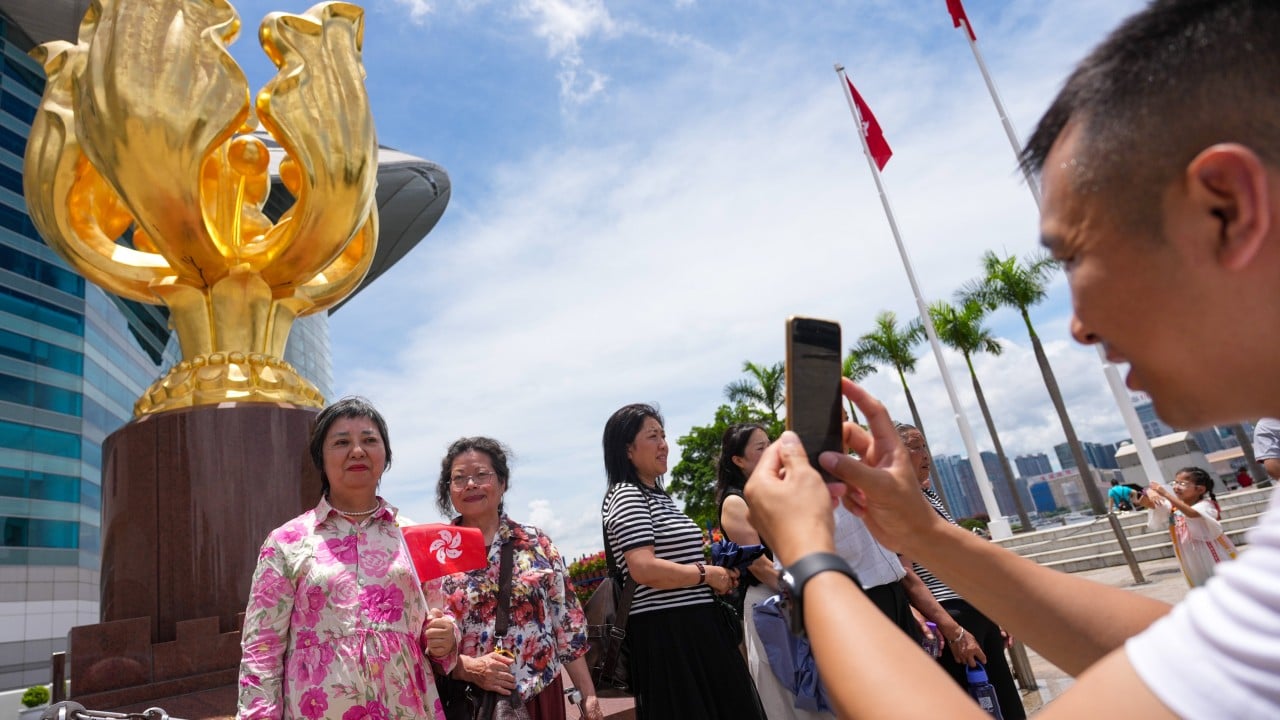 Wisatawan Tiongkok Penuhi Hong Kong Rayakan 29 Tahun Kembalinya